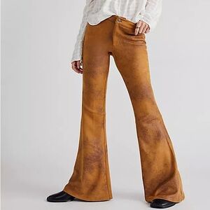 NWOT Free People On And On Low-Rise Vegan Flare Pants Size 4 Z401